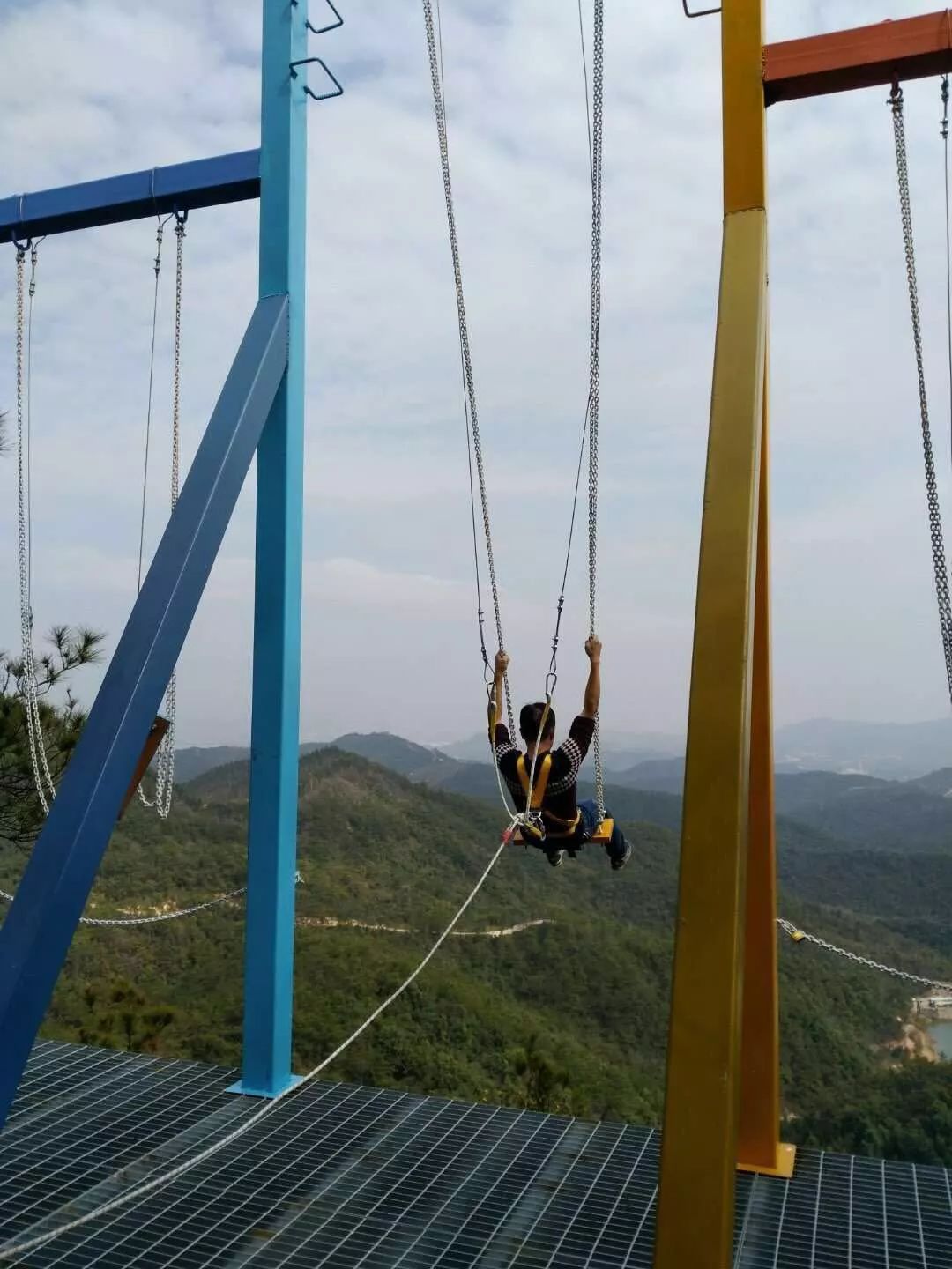 Internet celebrity bridge cliff swing